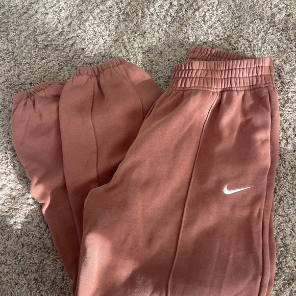 Nike clay color Sweatpants - Picture 1 of 6